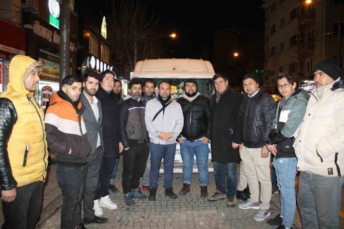 Eskişehir’deki Afganistanlılar Deprem Bölgesine Yardım Gönderdi