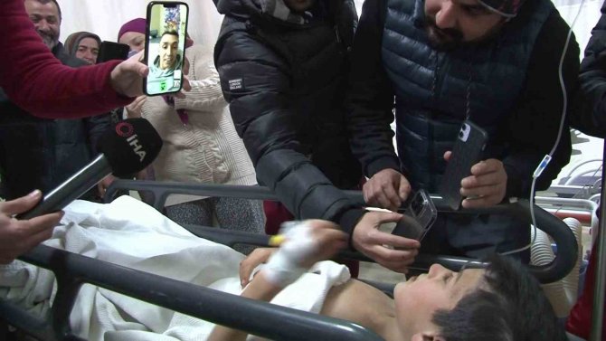 Enkazdan 156 Saat Sonra Kurtulan 9 Yaşındaki Semih’in ’Muslera’ Hayali Gerçek Oldu
