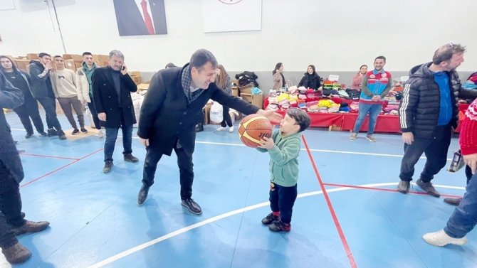 Gazipaşa’da Depremzedeler İçin ’Sosyal Market’