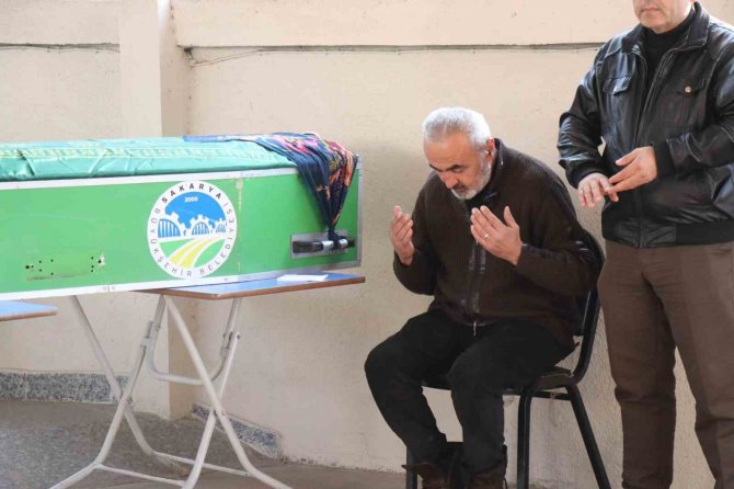 Depremde Hayatını Kaybeden Aynı Aileden 3 Kişi Sakarya’da Defnedildi