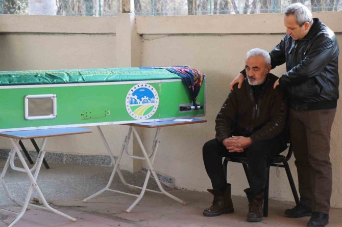 Depremde Hayatını Kaybeden Aynı Aileden 3 Kişi Sakarya’da Defnedildi