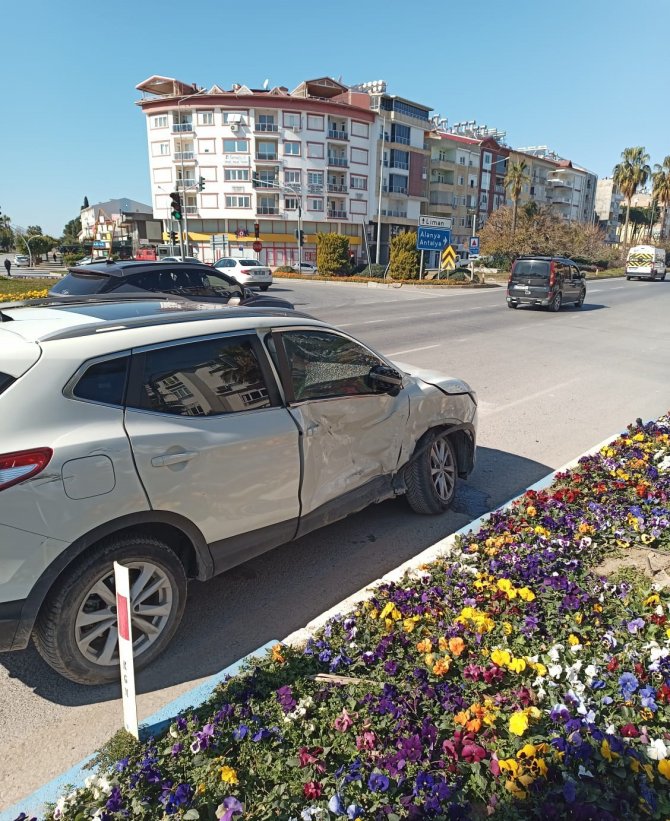 Hatay’dan Muğla’ya Giden Depremzede Kaza Yaptı