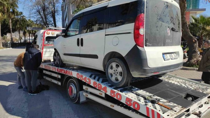 Hatay’dan Muğla’ya Giden Depremzede Kaza Yaptı