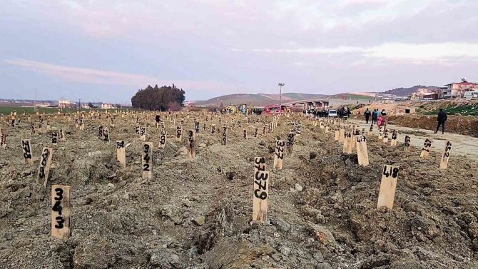 Hatay’da ’Deprem Mezarlığı’nı Denizli Kurdu