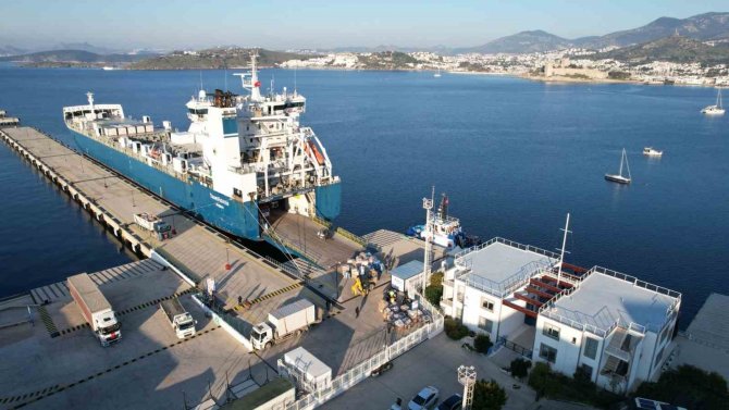 İ̇htiyaç Malzemeleri Deniz Yoluyla Gönderiliyor