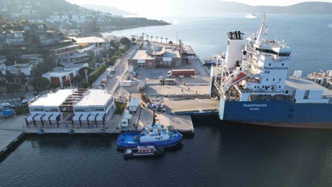 İ̇htiyaç Malzemeleri Deniz Yoluyla Gönderiliyor