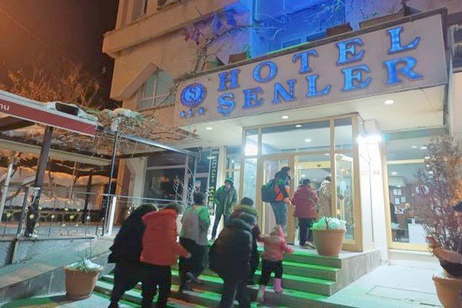 14 Depremzede Hakkari’ye Otele Yerleştirildi