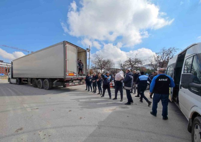 Mardin’den Afet Bölgesine 530’u Tır 673 Araç Yardım Malzemeleri Ulaştırıldı