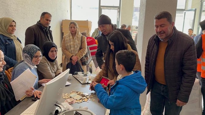 Deprem Bölgesi İçin Yardım Seferberliğinde Duygulandıran Anlar