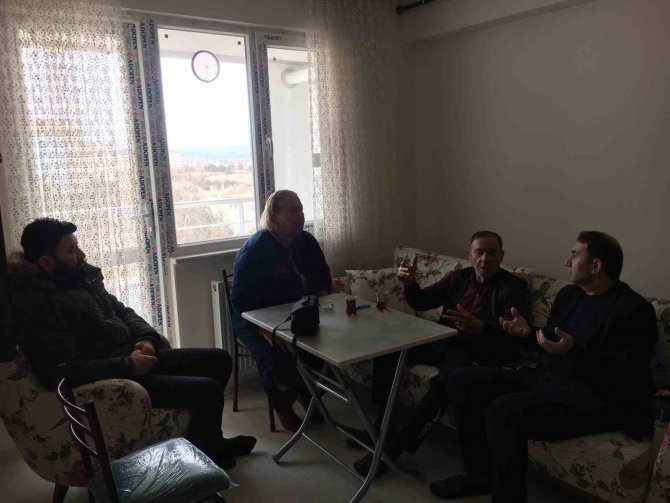 Binanın Enkazında Kalmaktan Son Anda Kurtulan Aile O Anları Anlattı