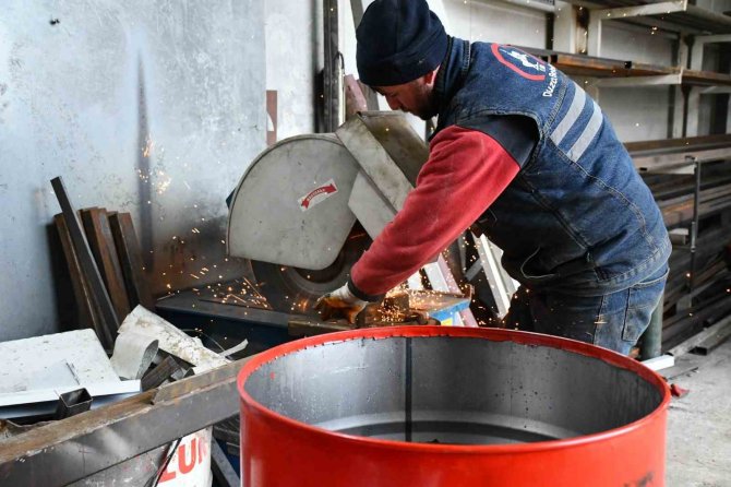 Variller, Depremzedeler İçin Sobaya Dönüşüyor