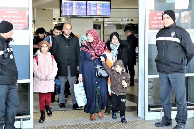 Antalya 55 Bin Depremzedeye Misafirlik Yapıyor