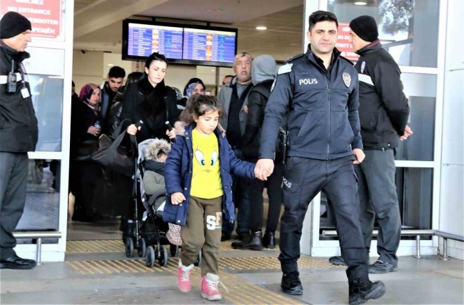 Antalya 55 Bin Depremzedeye Misafirlik Yapıyor
