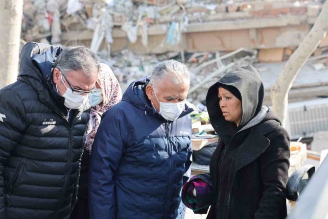 Başkan Büyükkılıç, Başkanlarla Birlikte Deprem Bölgesinde Yaraları Sarıyor