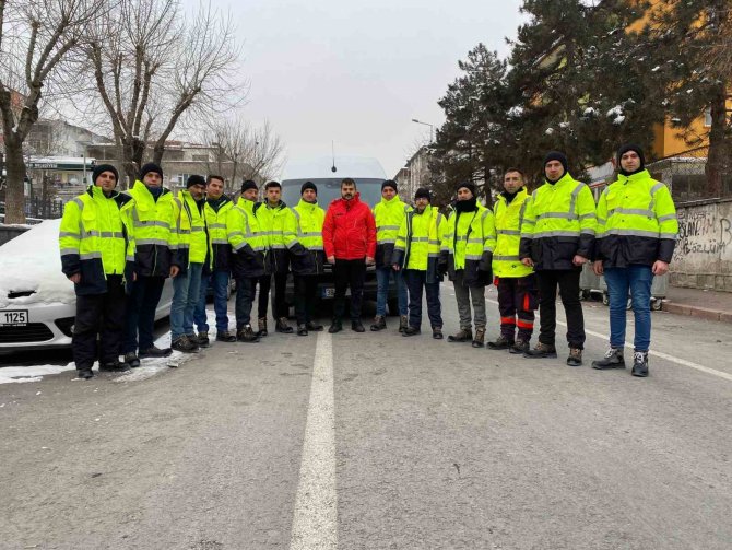 Büyükşehir’in Afetzedelere Şefkat Ve Merhamet Eli Sürüyor