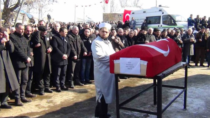 Hatay’da Depremde Hayatını Kaybeden Uzman Çavuş Kars’ta Toprağa Verildi