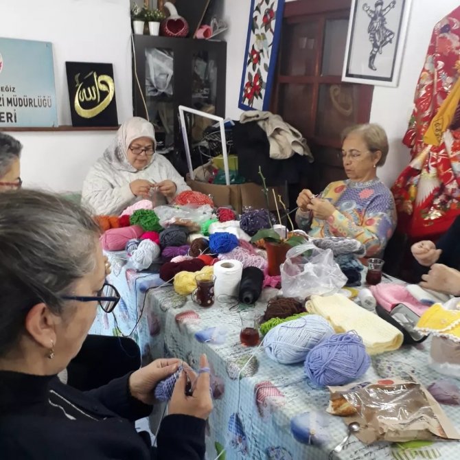 Köyceğizli Elsanatları Kursiyerlerinden Depremzedelere Isıtan Destek