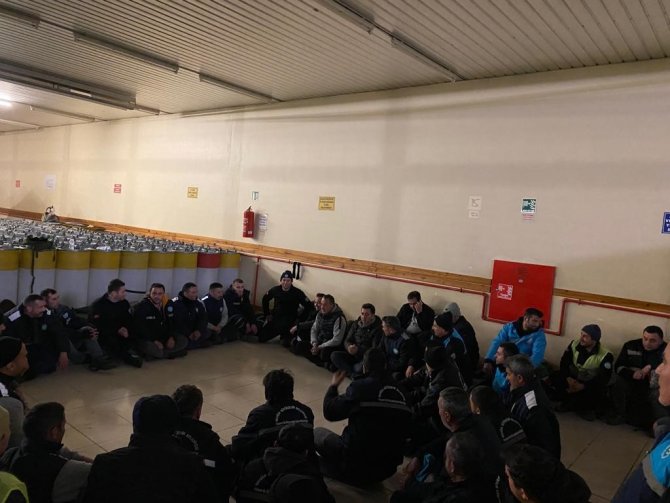 Manisa Büyükşehir Belediyesi Tüm İmkanlarıyla Depremzedelerin Yanında