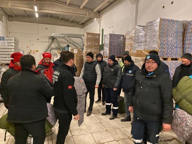 Manisa Büyükşehir Belediyesi Tüm İmkanlarıyla Depremzedelerin Yanında