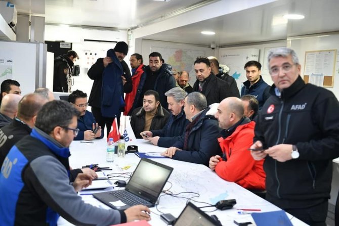 Melikgazi Ekibi Enkaz Altından 20 Vatandaşı Kurtardı