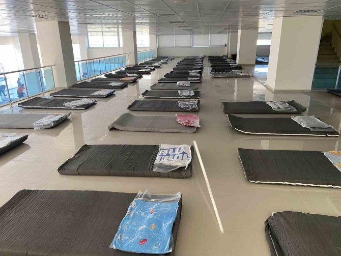 Depremzedeler Mersin’de Misafir Ediliyor