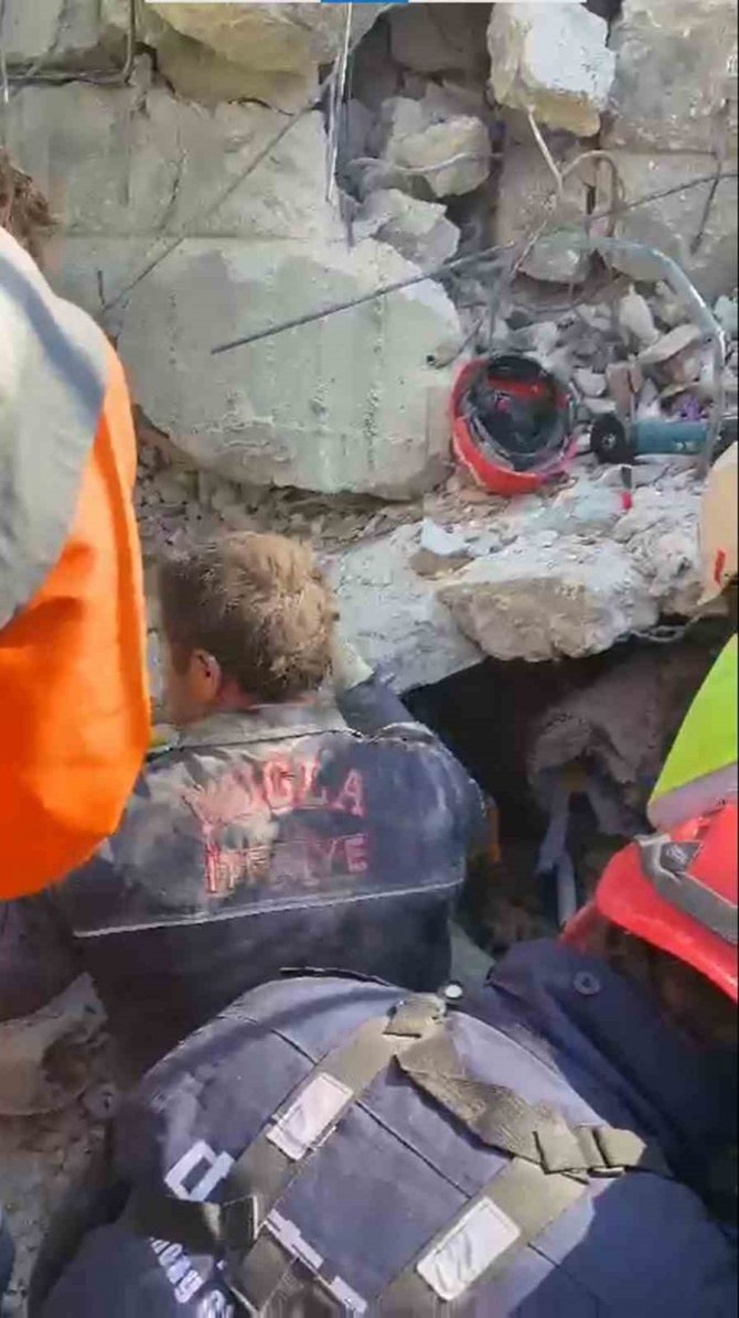 Muğla İtfaiyesi Hatay’da 151 Saat Sonra Can Kurtardı