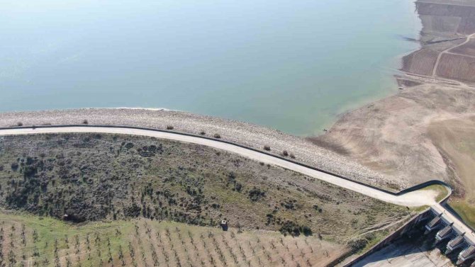 Hatay’da ‘Patladı’ Denilen Barajda Su Yok