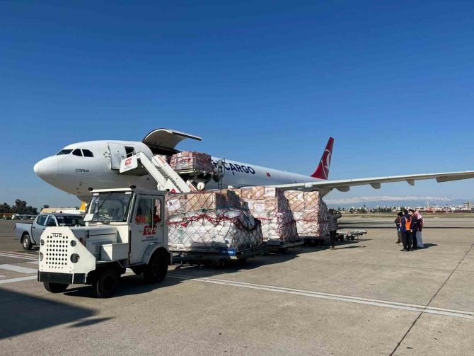 Katar’dan Türkiye Ve Suriye’ye 43 Tonluk Yardım