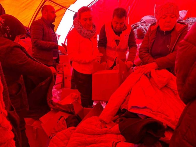 Selçuk Belediyesi Malatya’da Yemek Ve Sosyal Market Çadırı Kurdu