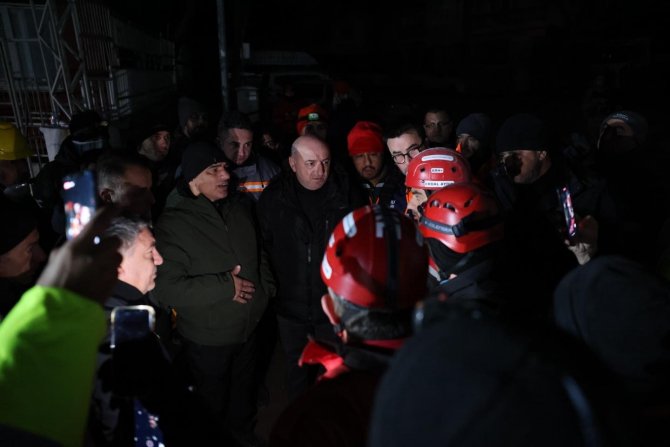 Belediye Başkanları Çadır Kurup, Aşevinde Yemek Dağıtıyor