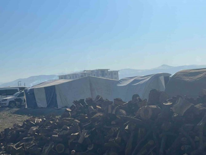 Şenoba Belediyesi, Deprem Bölgesine Günde 3 Öğün 2 Bin Kişilik Sıcak Yemek Dağıtıyor