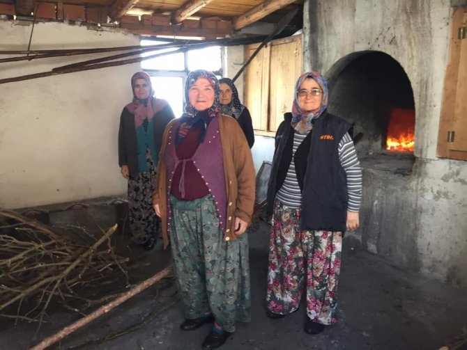 Sındırgı’da Fırınlar Depremzedeler İçin Yandı