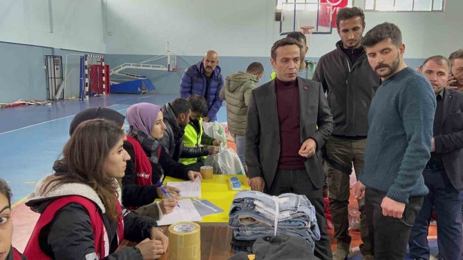 Silopi’de Deprem Bölgeleri İçin Yardım Seferberliği Devam Ediyor