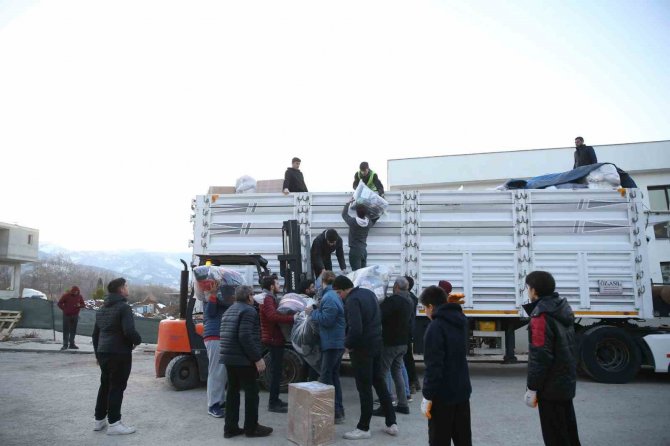 Merkezefendi’den 66 Yardım Aracı Deprem Bölgesine Gitti