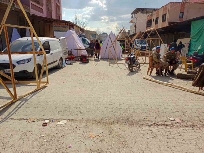 Gönüllü Gençler Deprem Bölgesinde