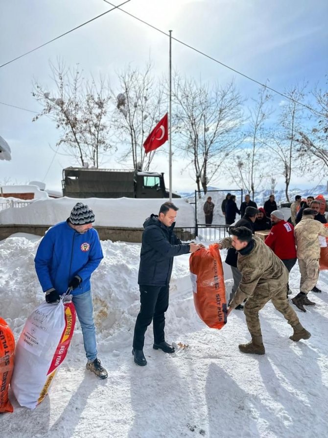 Nazımiye İlçesinde Depremzedeler İçin Örnek Dayanışma