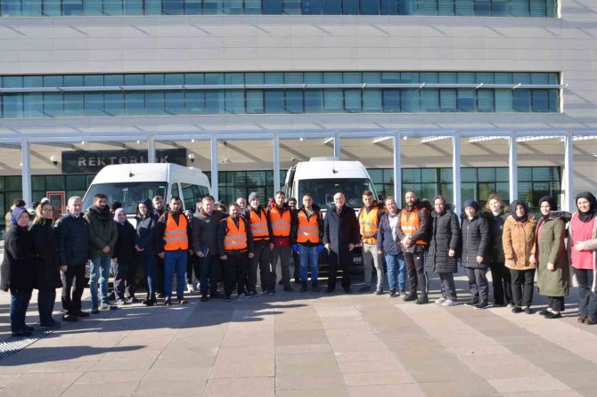 Uşak Üniversitesi Öğrenci Ve Personeli Deprem Bölgesine Yola Çıktı