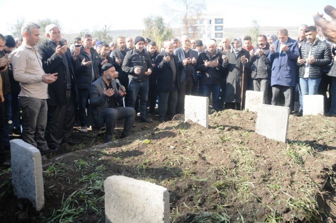 Hatay’da Enkaz Altında Kalarak Hayatını Kaybeden 4 Kişilik Aile Cizre’de Toprağa Verildi