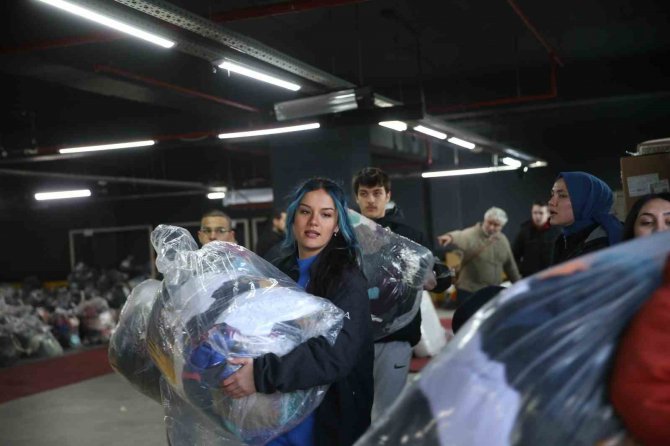 Merkezefendi’den 66 Yardım Aracı Deprem Bölgesine Gitti