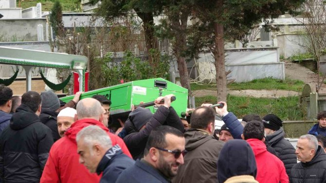 Depremde Hayatını Kaybeden Lise Öğrencisi Sinop’ta Toprağa Verildi