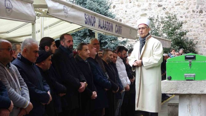 Depremde Hayatını Kaybeden Lise Öğrencisi Sinop’ta Toprağa Verildi