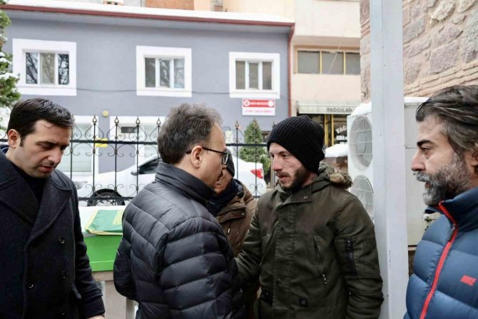 Ziyarete Gittikleri Hatay’da Depremde Hayatını Kaybeden Anne Ve Oğlu Toprağa Verildi
