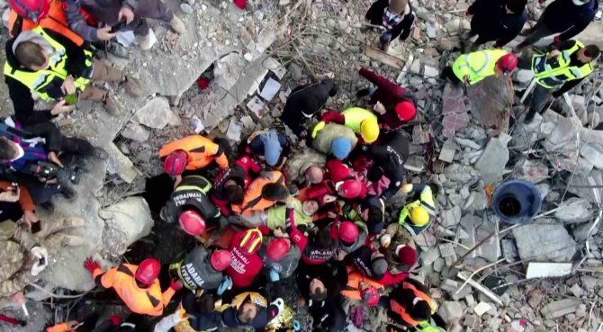Hatay’dan 182’nci Saatte Güzel Haber:13 Yaşındaki Kaan Sağ Çıkarıldı
