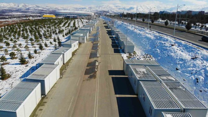 10 Bin 500 Kişinin Barınacağı Konteyner Kent Alanında Çalışmalar Başladı