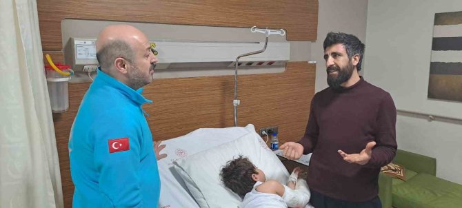 Adana İ̇l Sağlık Müdürü Nacar, Yaralı Kurtulan Vatandaşları Hastanede Ziyaret Etti