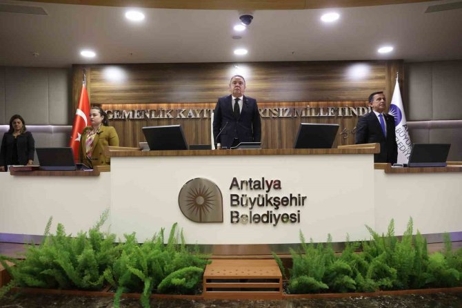 Antalya Büyükşehir Belediye Meclisi, Depremde Hayatını Kaybedenler İçin Saygı Duruşunda Bulundu