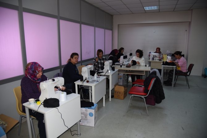 Masmek Kursiyerleri Depremzedeler İçin Üretiyor