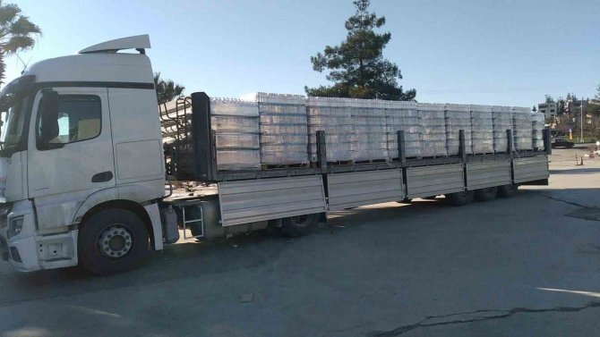 Su Dolu Yardım Tırı Deprem Bölgesine Ulaştı