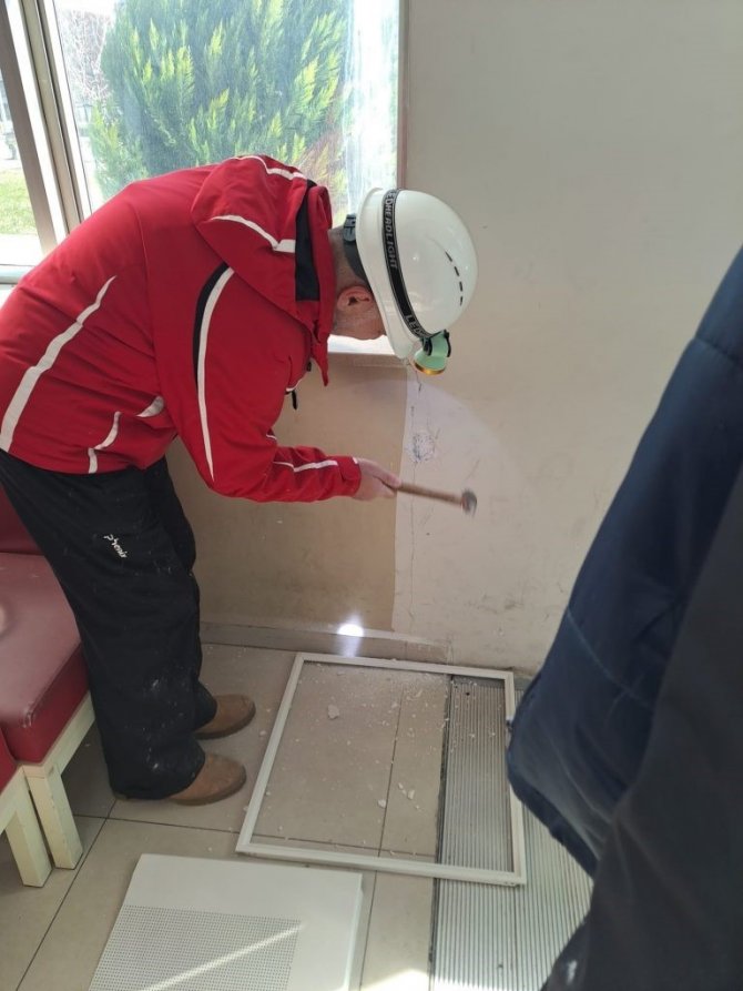 Bai̇bü Deprem Bölgesinde Hasar Tespit Çalışması Yapıyor