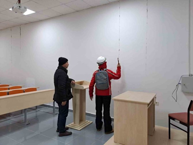 Bai̇bü Deprem Bölgesinde Hasar Tespit Çalışması Yapıyor